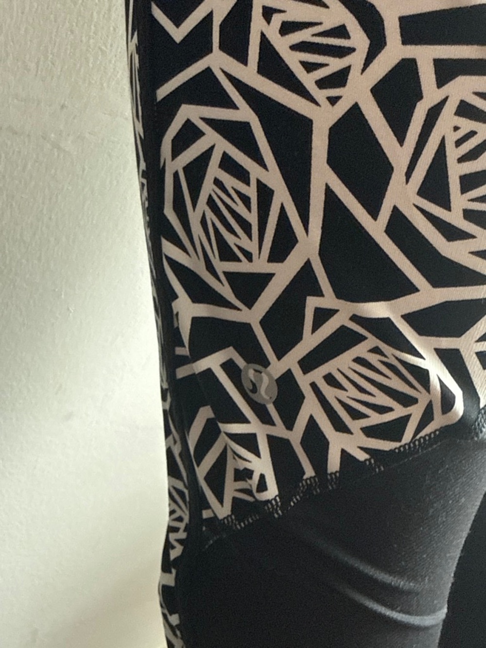 Lululemon - Picture 3 of 4
